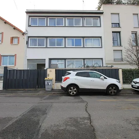 Escale-Marne Fr - 201 - Free Parking - Free Luggage Storage - All Equipped - Linen Included - Washing Machine - Luxury Emma Mattress 160X200 - 10Mn Walk Metro 8 - Rer A - Panoramic View - From 1 To 6 Guests Maisons-Alfort