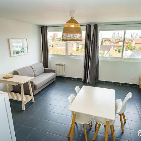 Apartment Escale-Marne Fr - 201 - Free Parking - Free Luggage Storage - All Equipped - Linen Included - Washing Machine - Luxury Emma Mattress 160X200 - 10Mn Walk Metro 8 - Rer A - Panoramic View - From 1 To 6 Guests Maisons-Alfort