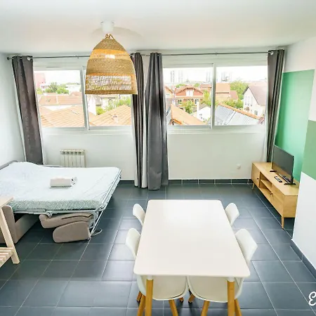 Escale-Marne Fr - 201 - Free Parking - Free Luggage Storage - All Equipped - Linen Included - Washing Machine - Luxury Emma Mattress 160X200 - 10Mn Walk Metro 8 - Rer A - Panoramic View - From 1 To 6 Guests